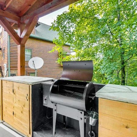Fabulous Pet-Friendly, Family Cabin With Outdoor Kitchen, Hot Tub, Sauna, Fireplace, Theater Room, Arcade, Pool Table, And Fire Pit Within Minuties Of Dollywood เซอเวียร์วีล ภายนอก รูปภาพ