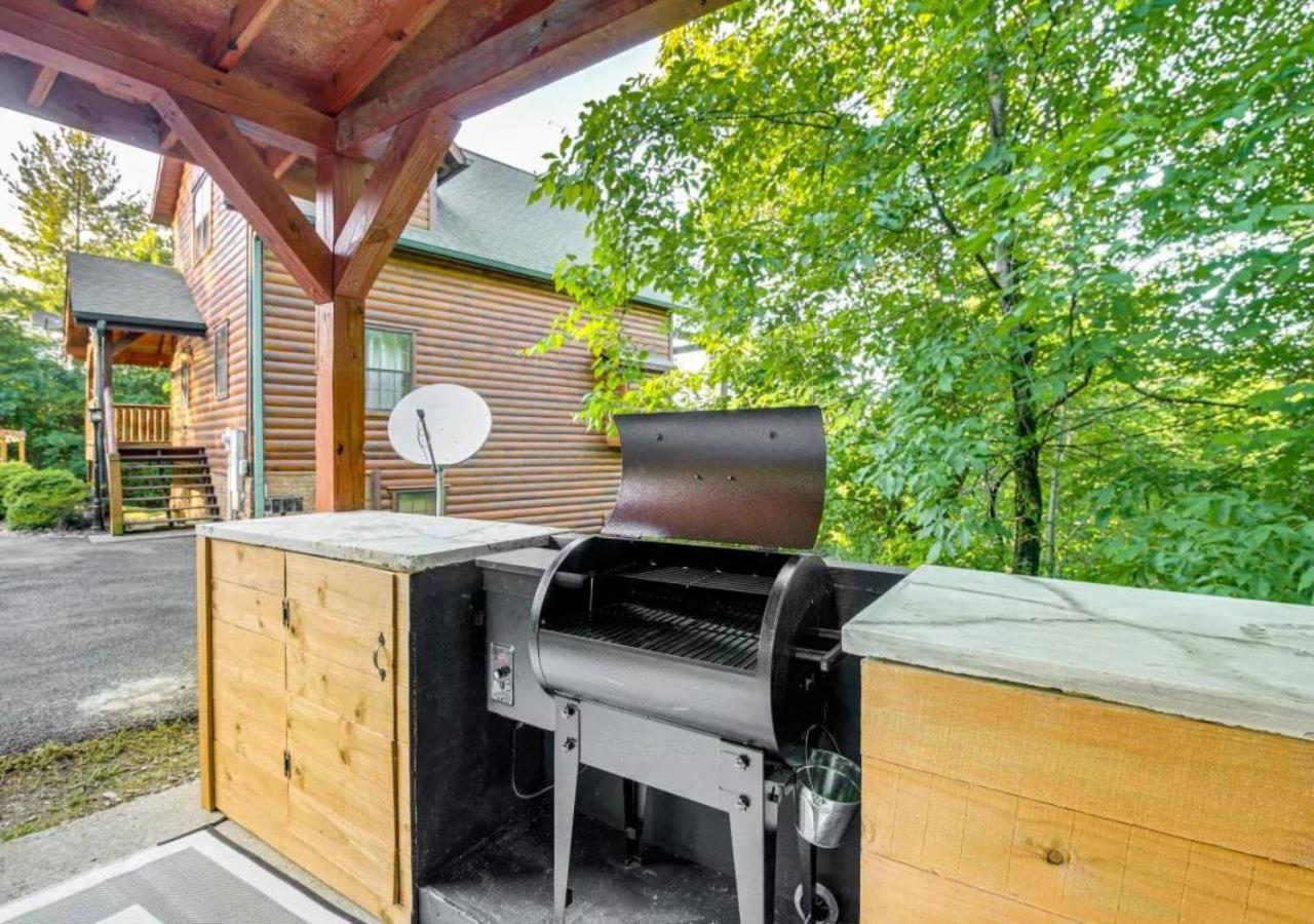 Fabulous Pet-Friendly, Family Cabin With Outdoor Kitchen, Hot Tub, Sauna, Fireplace, Theater Room, Arcade, Pool Table, And Fire Pit Within Minuties Of Dollywood เซอเวียร์วีล ภายนอก รูปภาพ