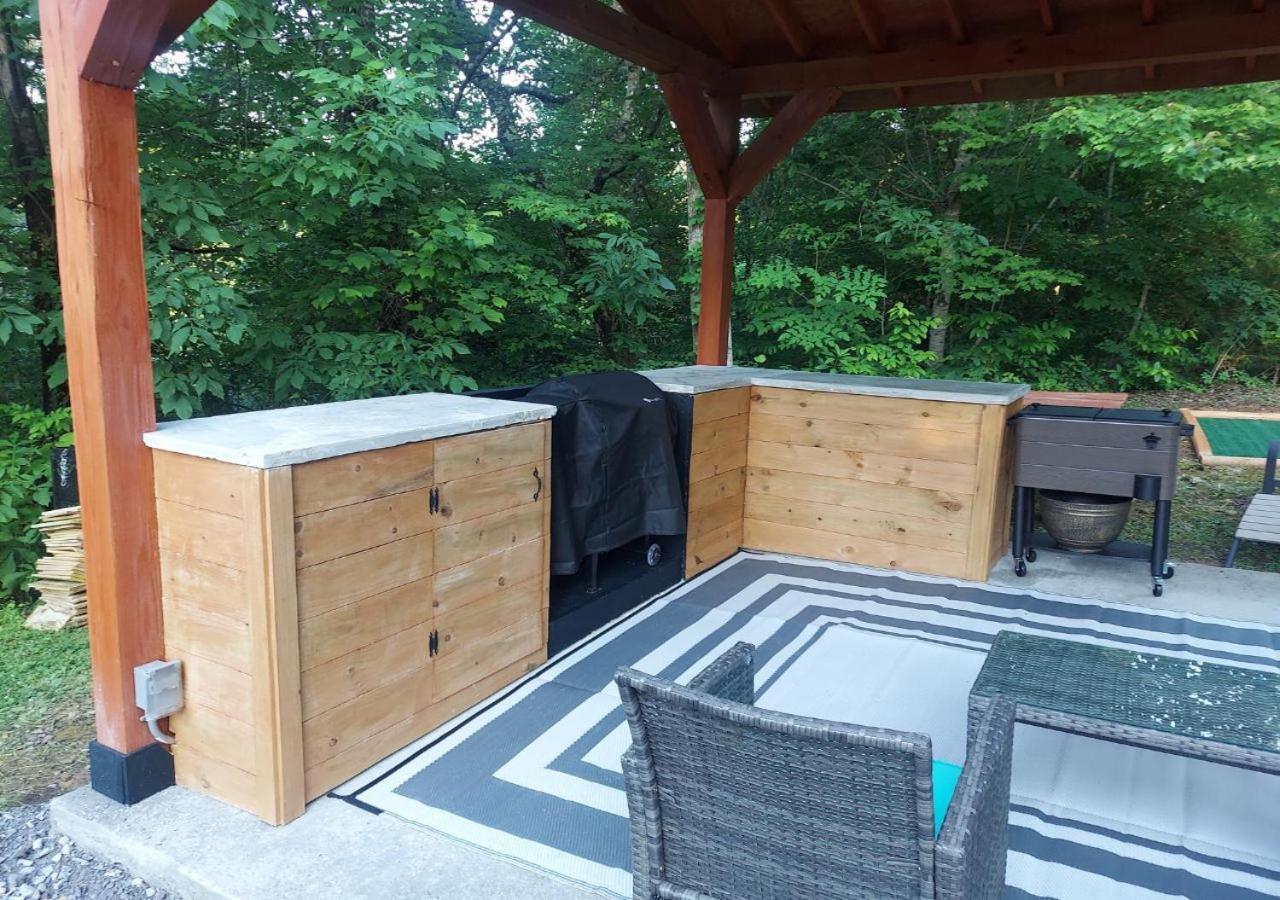 Fabulous Pet-Friendly, Family Cabin With Outdoor Kitchen, Hot Tub, Sauna, Fireplace, Theater Room, Arcade, Pool Table, And Fire Pit Within Minuties Of Dollywood เซอเวียร์วีล ภายนอก รูปภาพ