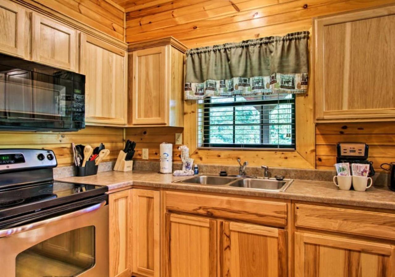 Fabulous Pet-Friendly, Family Cabin With Outdoor Kitchen, Hot Tub, Sauna, Fireplace, Theater Room, Arcade, Pool Table, And Fire Pit Within Minuties Of Dollywood เซอเวียร์วีล ภายนอก รูปภาพ