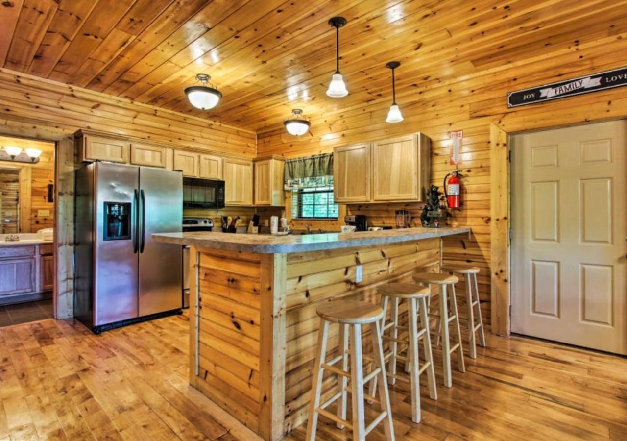 Fabulous Pet-Friendly, Family Cabin With Outdoor Kitchen, Hot Tub, Sauna, Fireplace, Theater Room, Arcade, Pool Table, And Fire Pit Within Minuties Of Dollywood เซอเวียร์วีล ภายนอก รูปภาพ