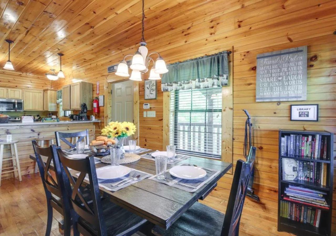 Fabulous Pet-Friendly, Family Cabin With Outdoor Kitchen, Hot Tub, Sauna, Fireplace, Theater Room, Arcade, Pool Table, And Fire Pit Within Minuties Of Dollywood เซอเวียร์วีล ภายนอก รูปภาพ