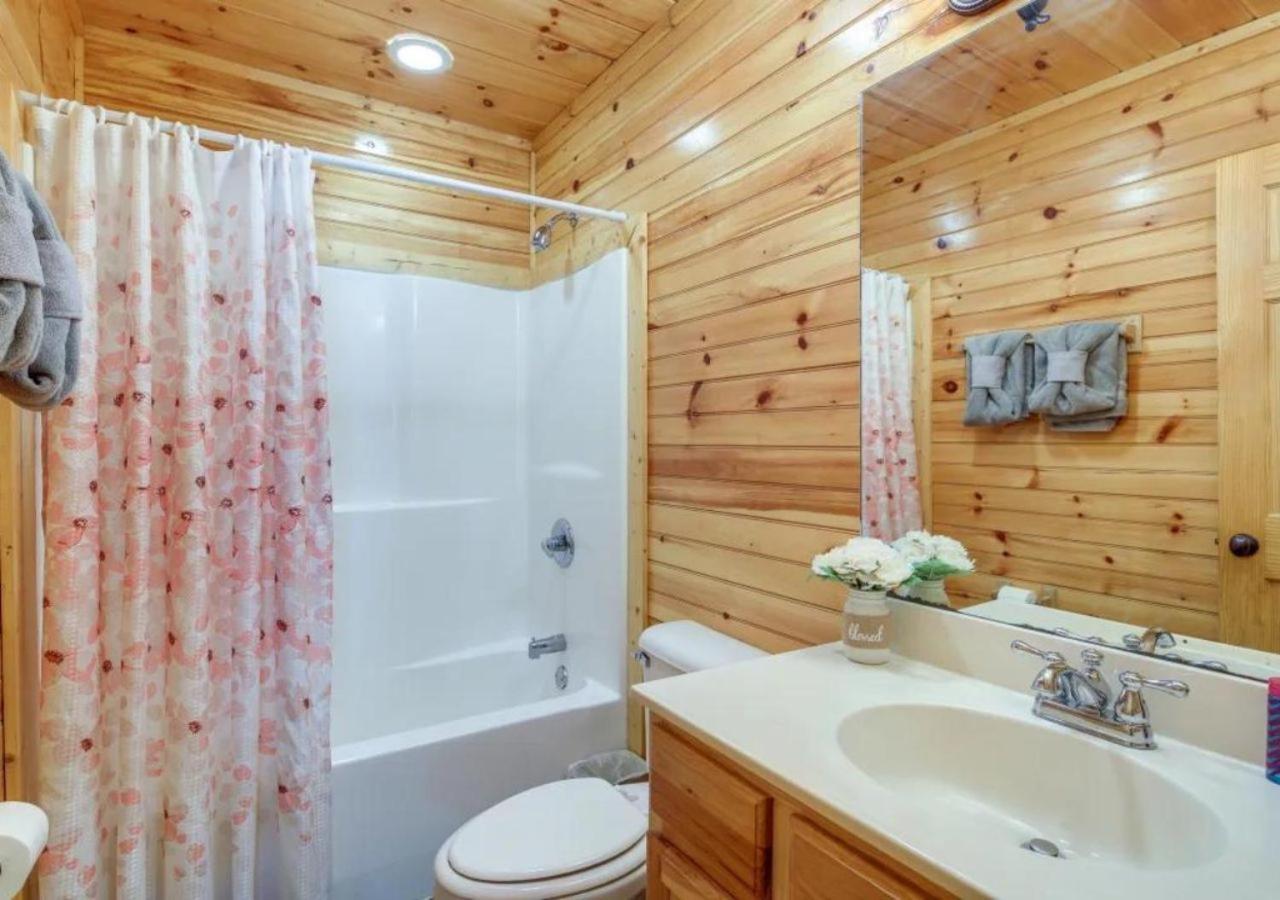 Fabulous Pet-Friendly, Family Cabin With Outdoor Kitchen, Hot Tub, Sauna, Fireplace, Theater Room, Arcade, Pool Table, And Fire Pit Within Minuties Of Dollywood เซอเวียร์วีล ภายนอก รูปภาพ