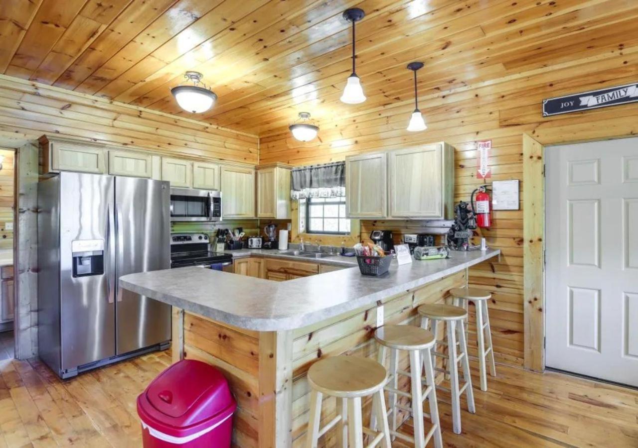 Fabulous Pet-Friendly, Family Cabin With Outdoor Kitchen, Hot Tub, Sauna, Fireplace, Theater Room, Arcade, Pool Table, And Fire Pit Within Minuties Of Dollywood เซอเวียร์วีล ภายนอก รูปภาพ